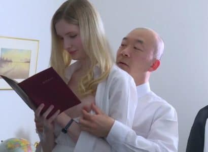 Vợ chấp nhận làm người tình cho đối tác của chồng để trả nợ Vợ chấp nhận làm người tình cho đối tác của chồng để trả nợ